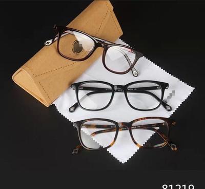 佐川藤井812 一款跨越性别与潮流的复古文艺眼镜框